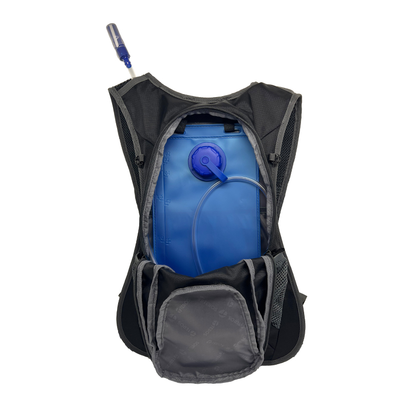 Mochila de hidratación TEROS TE-9034BK, incluye bolsa de agua de 2L, poliéster, negro